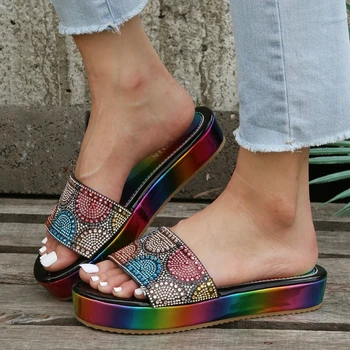 Женская обувь в продаже 2023 Базовые женские тапочки Летние женские сандалии со стразами Радуга Мода Блестящая пляжная обувь с толстой подошвой