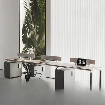 Комбинация офисного стола и стула для трех человек Рабочее место сотрудника Компьютер Креативность Минимализм Современная компания
