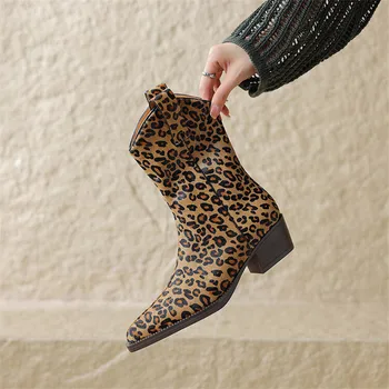  Новые осенне-зимние женские сапоги Обувь с острым носком для женщин Мода Леопардовый принт Западные сапоги Женщины смешанного цвета Сапоги до середины икры