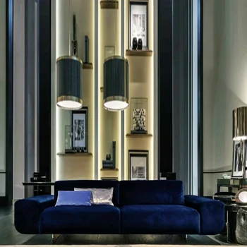  Светлый роскошный синий диван Итальянский бархатный трехместный диван Однострочный современный простой диван для многопользовательской настройки моды